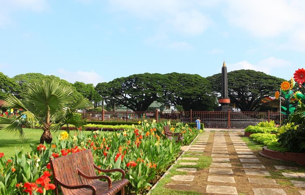 Alun Alun Tugu Malang